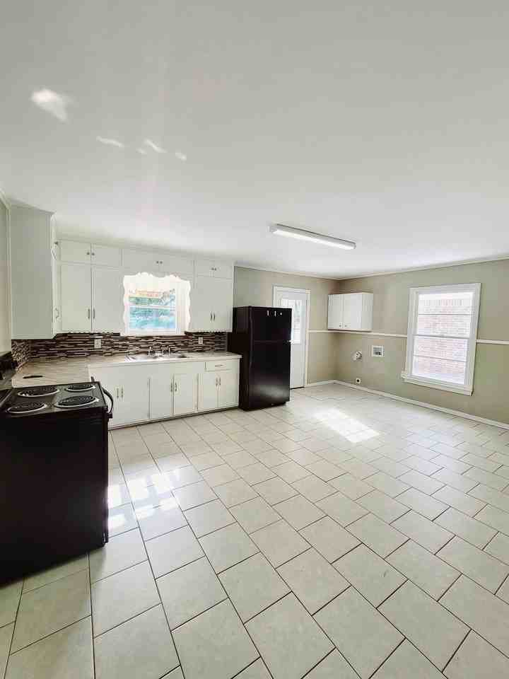 1218 Graham Dr #1 - Photo 2 of 10