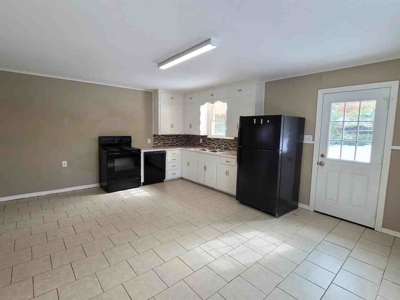 1218 Graham Dr #1 - Photo 3 of 10