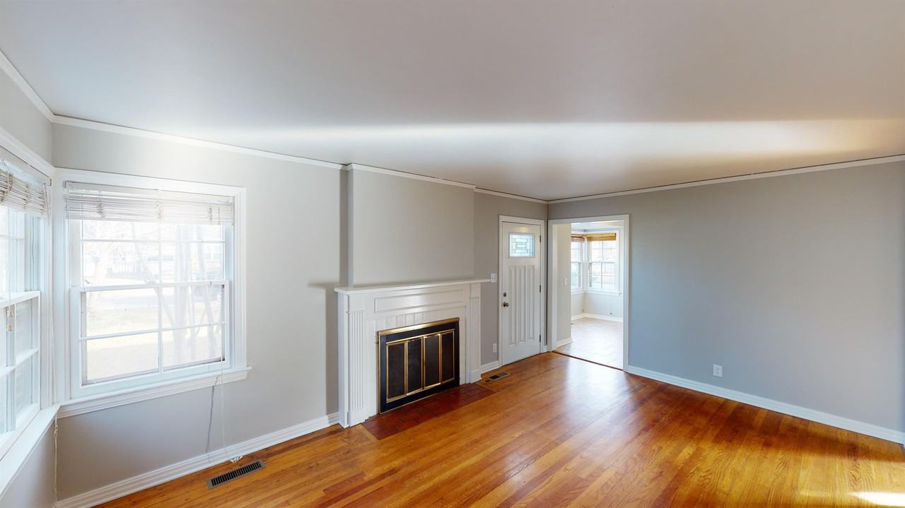 218 E 33rd Pl #1 - Photo 2 of 22