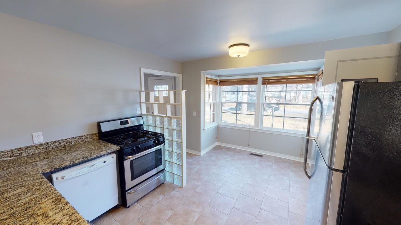 218 E 33rd Pl #1 - Photo 4 of 22