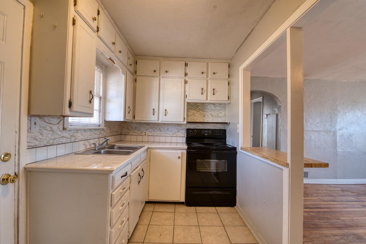 4600 N Hamilton Dr #1 - Photo 2 of 13