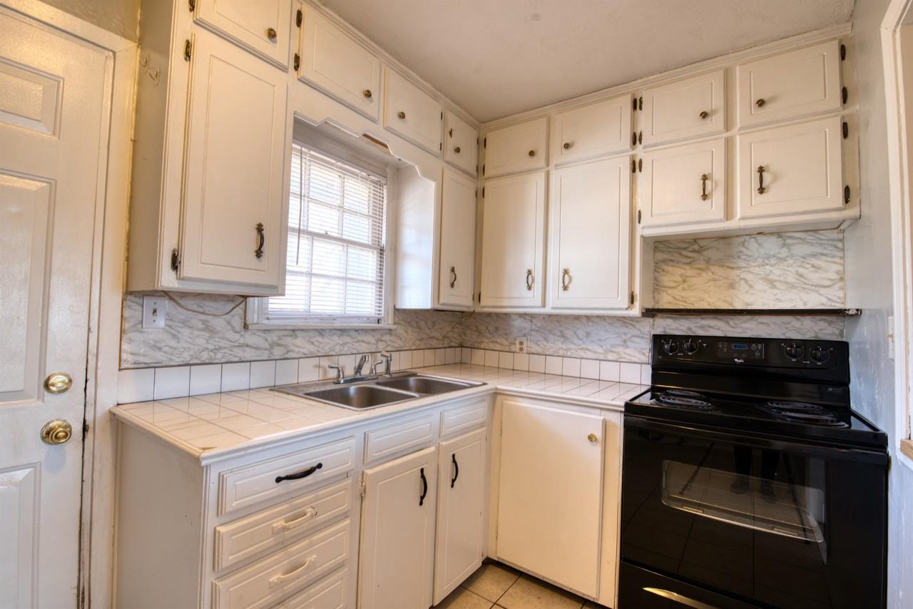 4600 N Hamilton Dr #1 - Photo 3 of 13