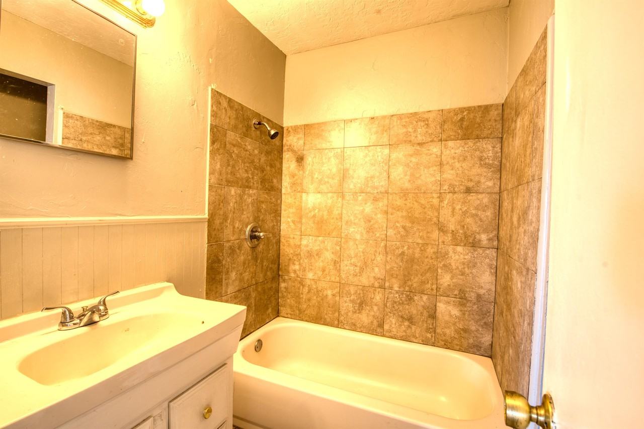 4600 N Hamilton Dr #1 - Photo 6 of 13