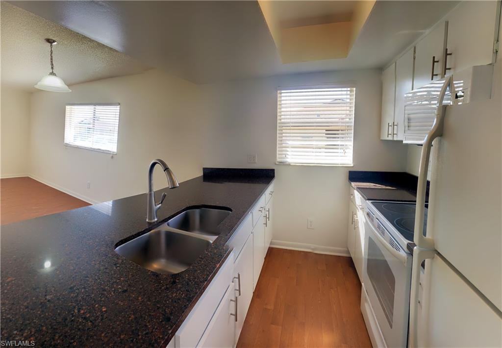 636 Se 13th Pl #1 - Photo 3 of 35