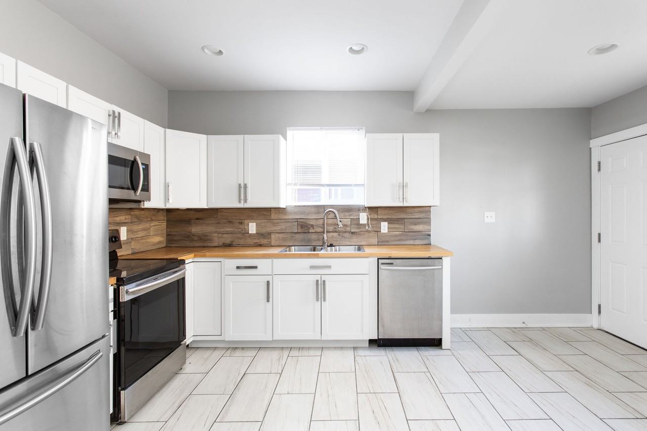 1006 E Palmer St #1 - Photo 2 of 16