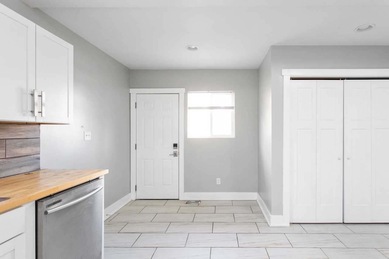 1006 E Palmer St #1 - Photo 3 of 16