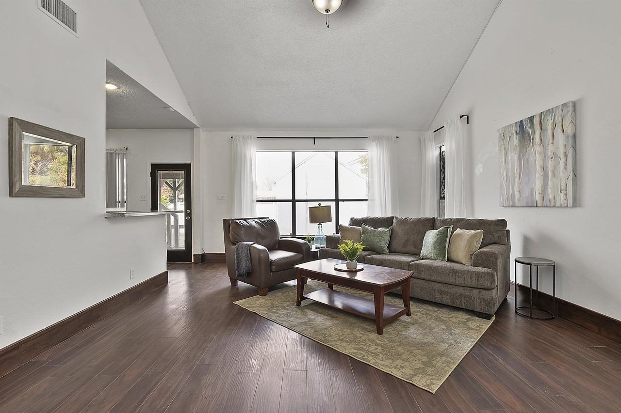 2416 2416 Brookhaven DriveBEDROOM 2Awww.livehomeroom.com/hunters-creek