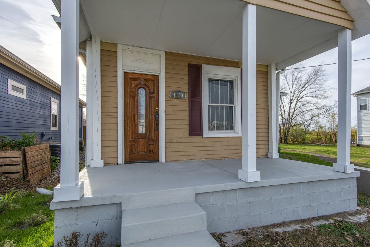 1209 11th Ave N #1 - Photo 3 of 25