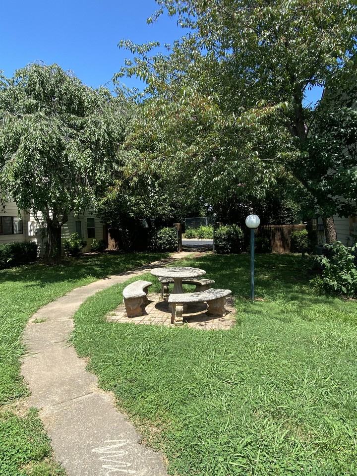 1820 20th Avenue Dr Ne #2 - Photo 2 of 3