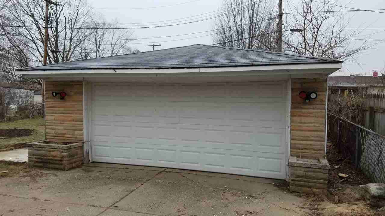 1420 Candlewood Ln - Photo 2 of 27
