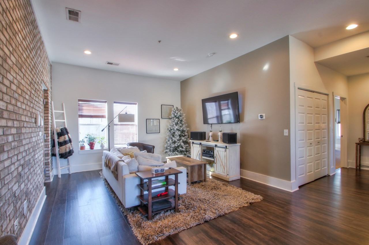 3204 Long Boulevard - 1Apt 302 #1 - Photo 2 of 30