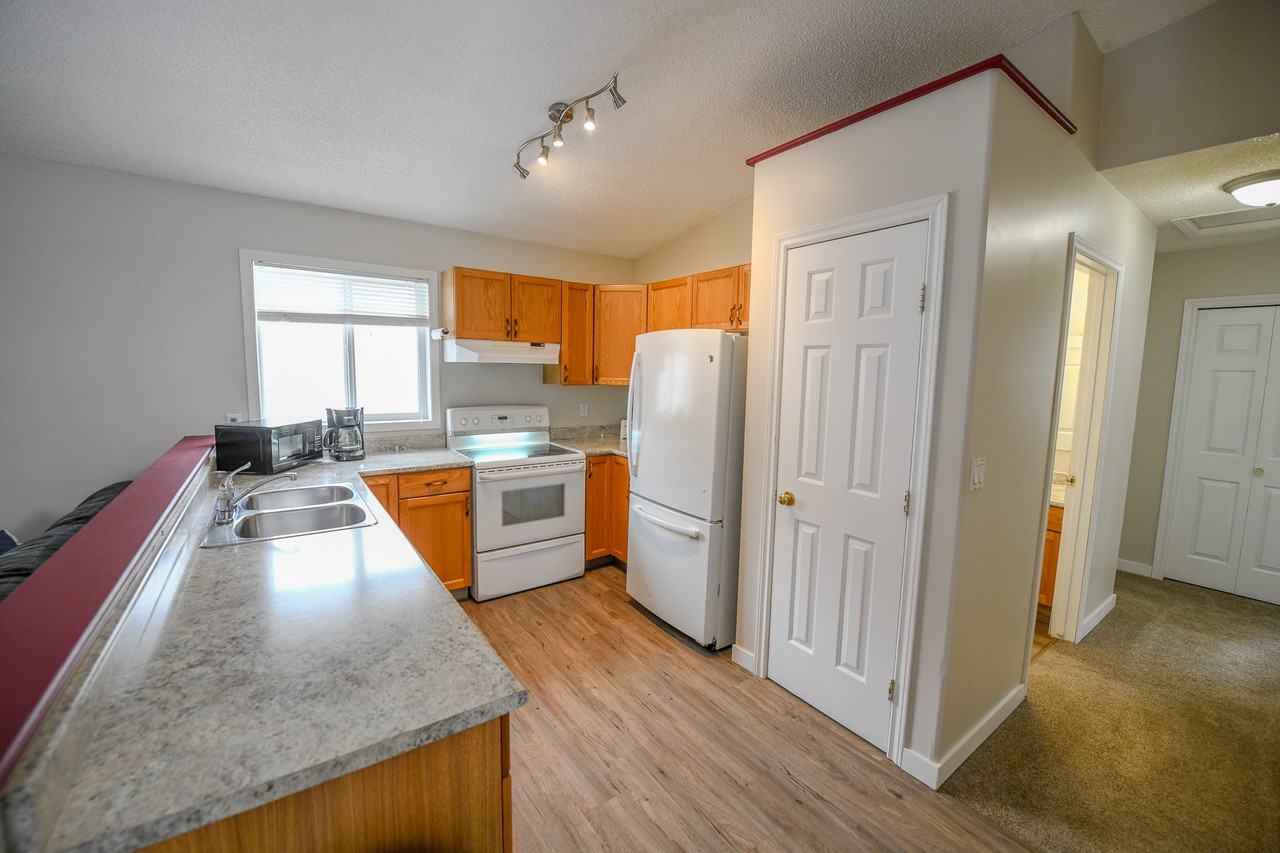 9008 66 Ave - Photo 3 of 15