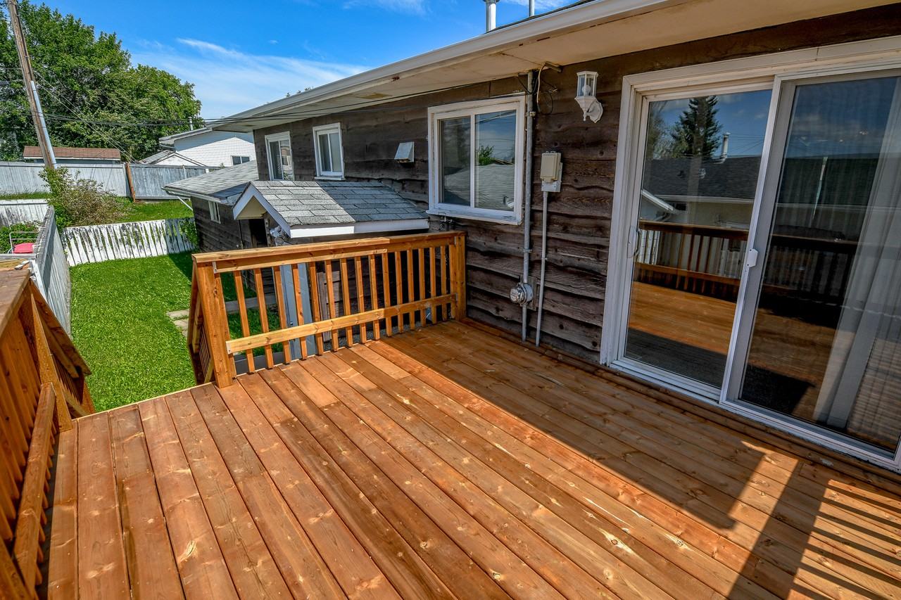 9704 118 Avenue - Photo 4 of 12