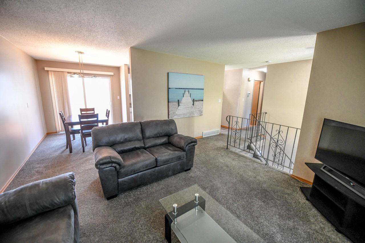 9704 118 Avenue - Photo 3 of 12