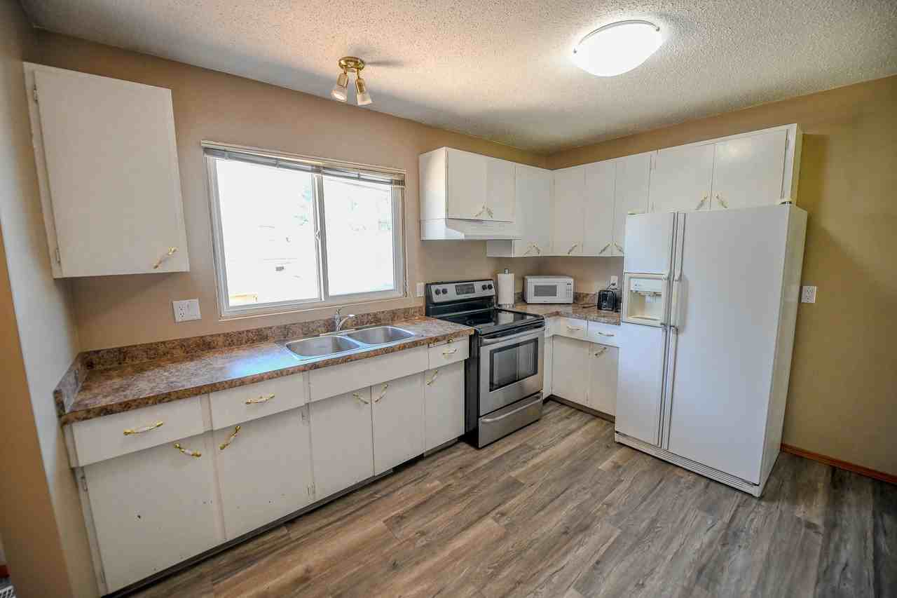 9704 118 Avenue - Photo 5 of 12