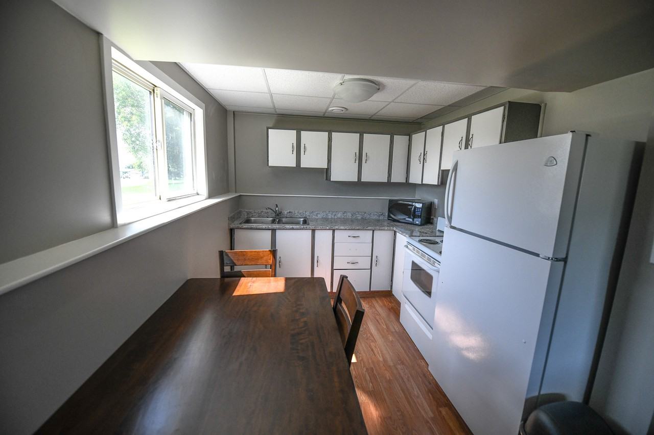 9704 118 Avenue - Photo 7 of 12