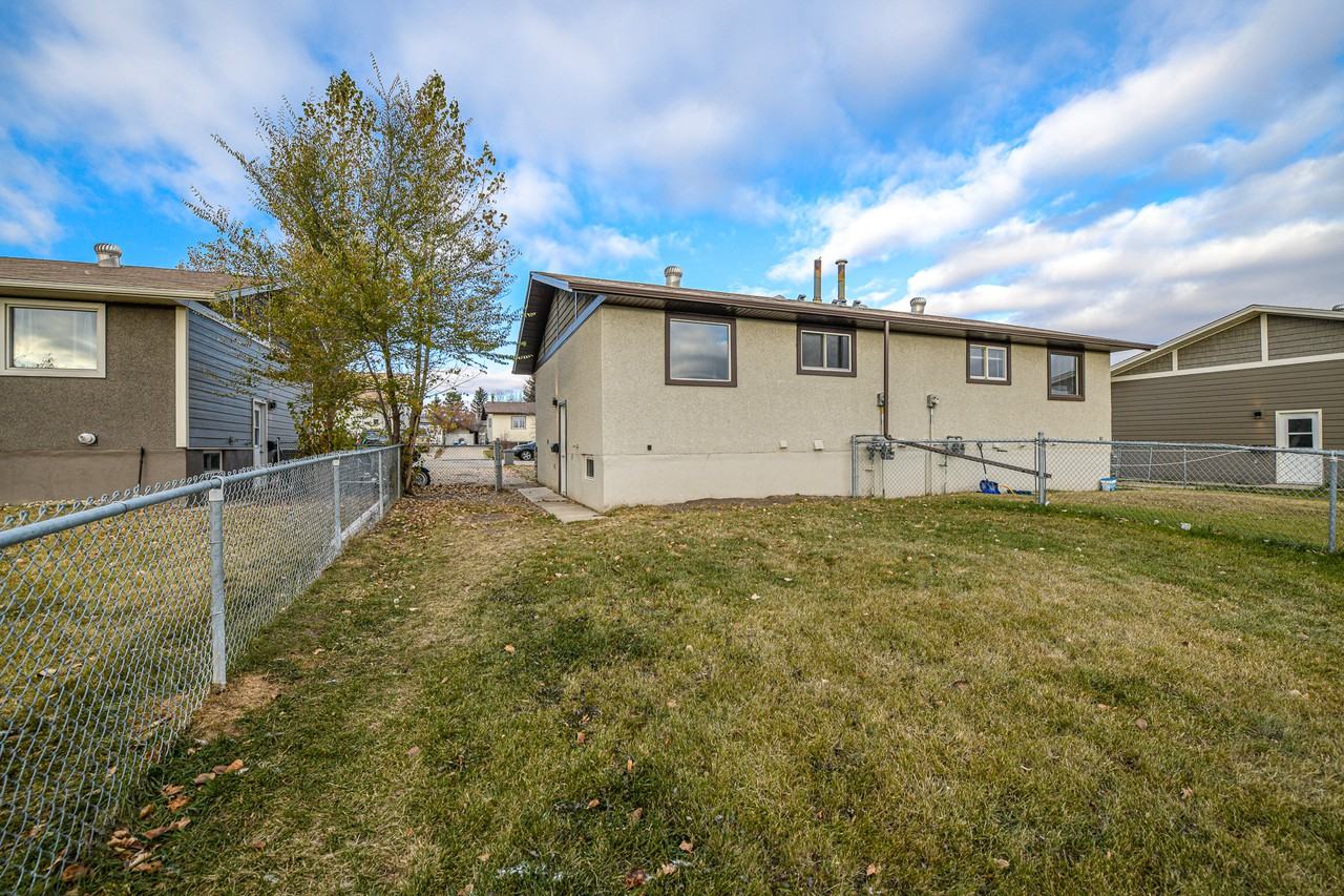 9319B 109 Ave - Photo 3 of 24