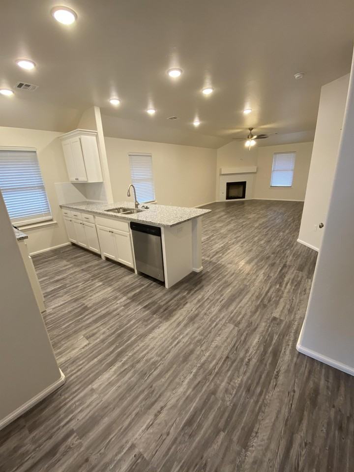 2424 Alta Vista Ln #1 - Photo 3 of 27