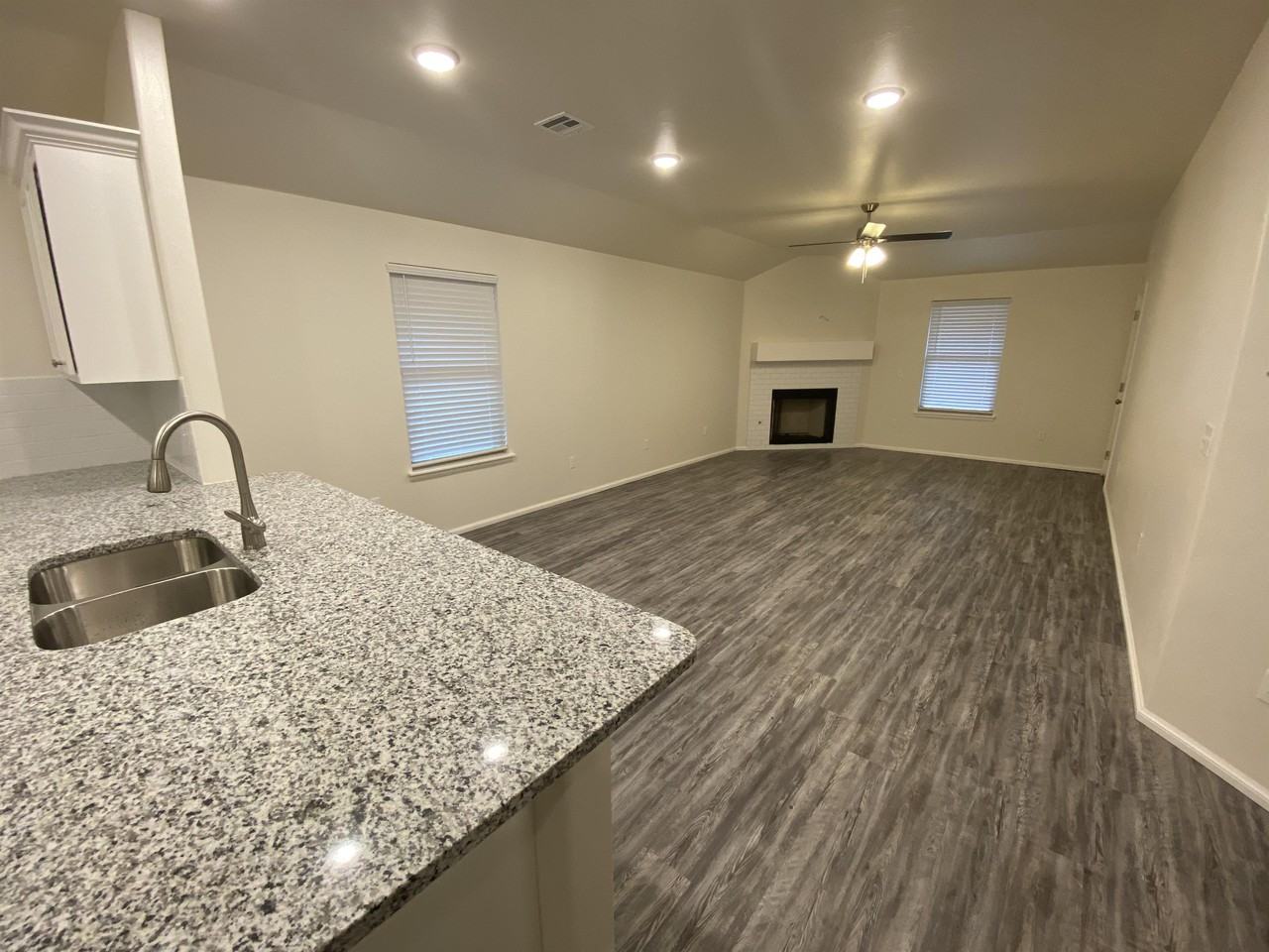 2424 Alta Vista Ln #1 - Photo 4 of 27