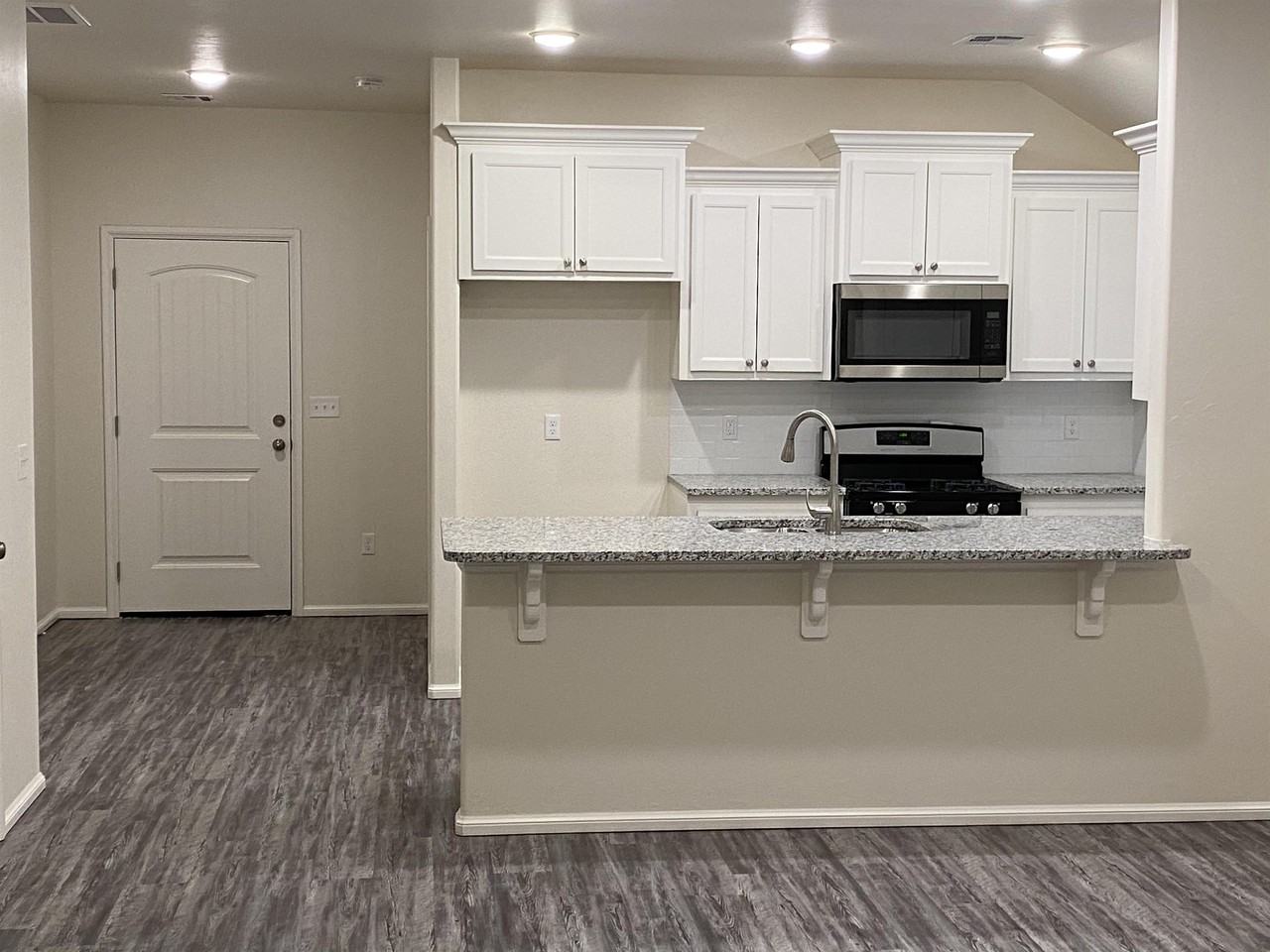 2424 Alta Vista Ln #1 - Photo 6 of 27