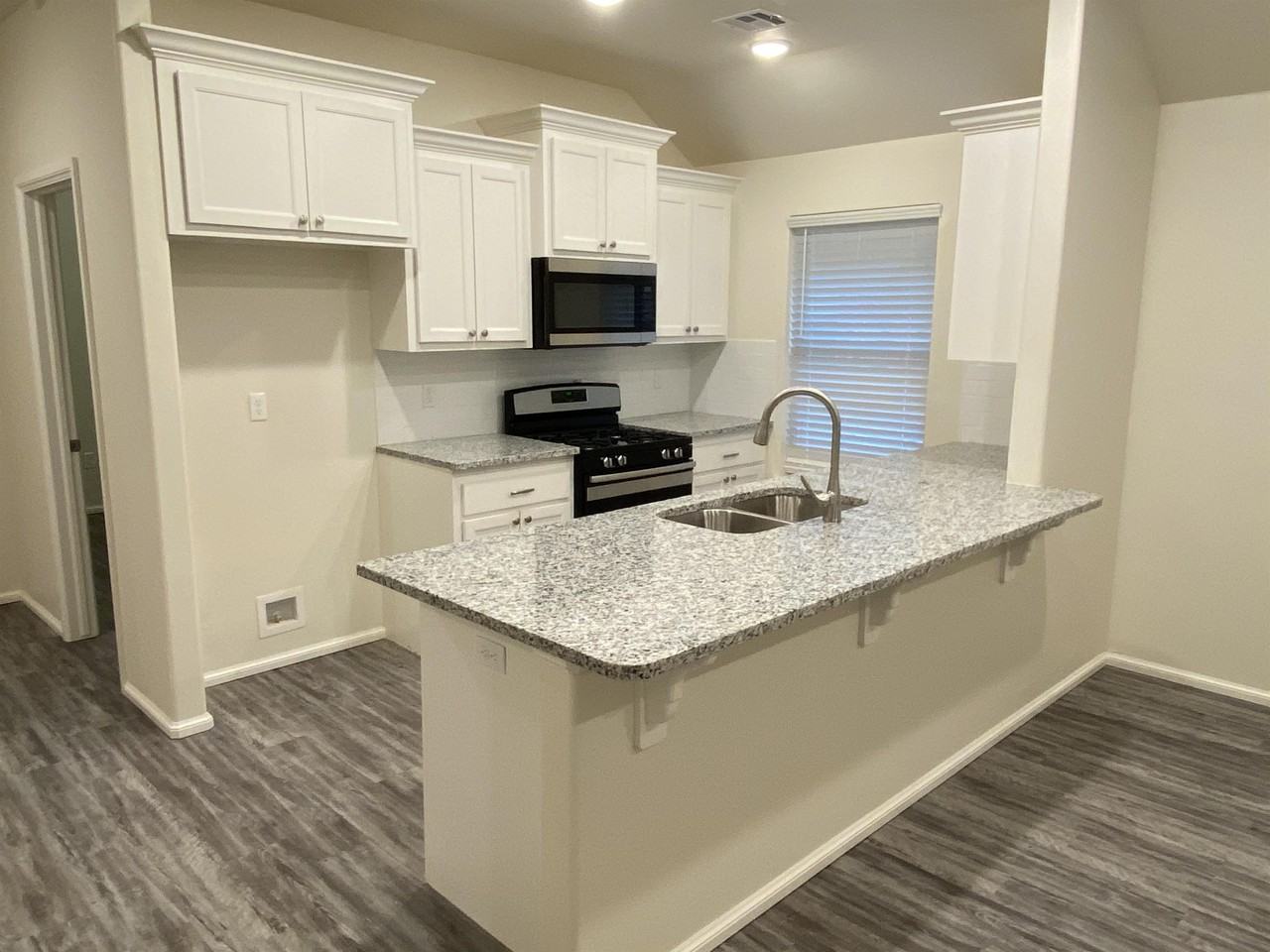 2424 Alta Vista Ln #1 - Photo 7 of 27