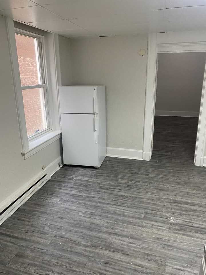 813 State Avenue - 2R #2R - Photo 3 of 4