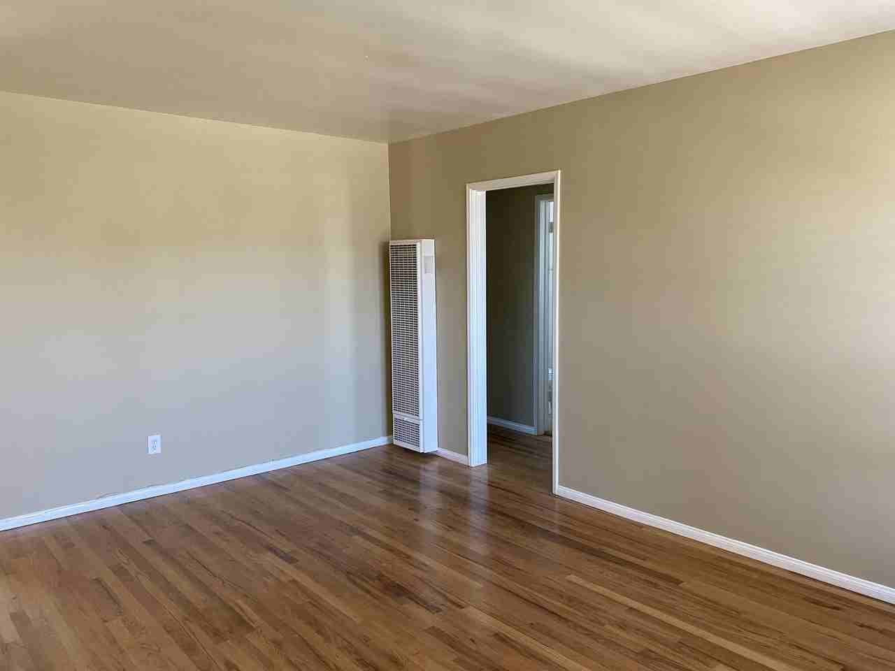 1930 39th St - Photo 3 of 18