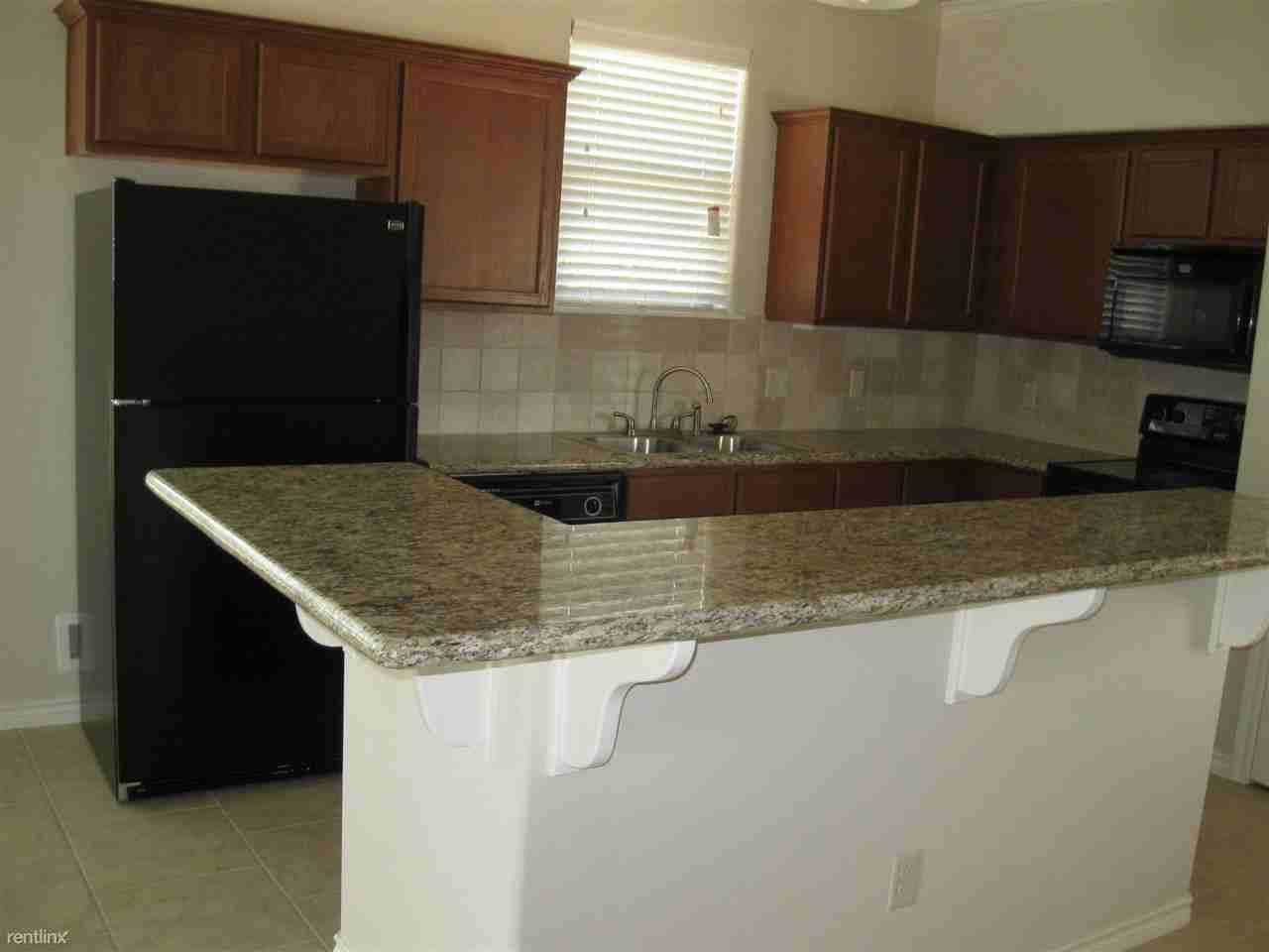 305 Sterling St - Photo 2 of 11