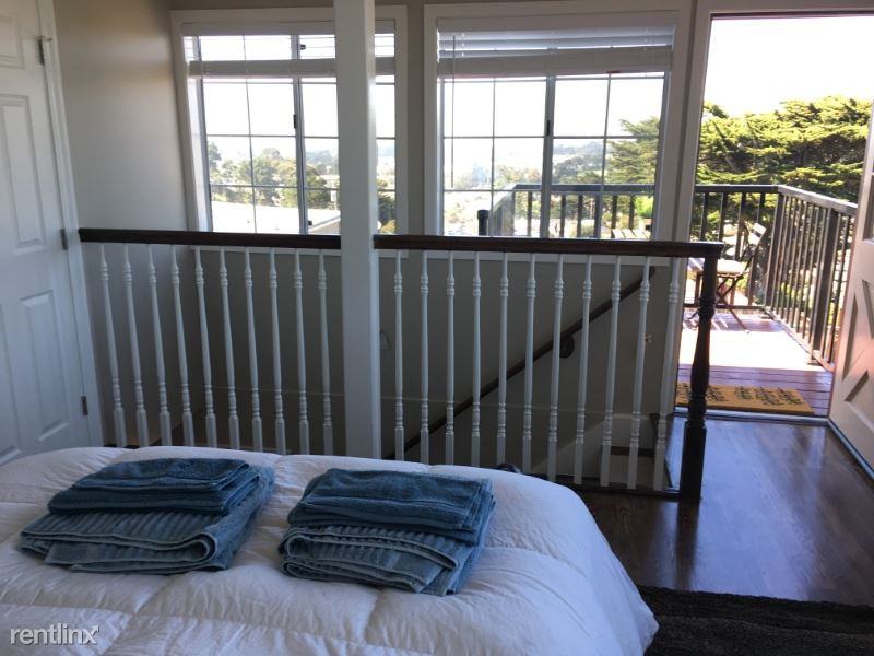 1047A Gilman Dr - Photo 2 of 13