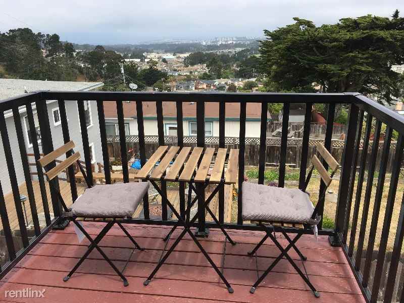 1047A Gilman Dr - Photo 3 of 13