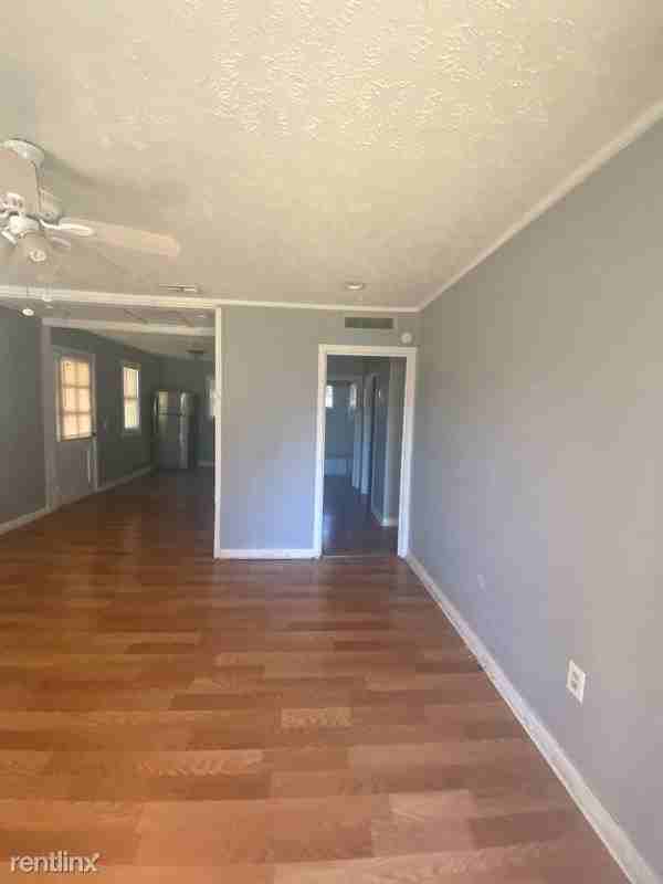 312 Celery Ave S - Photo 2 of 10