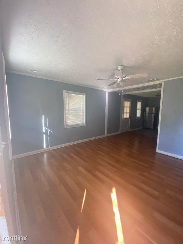 312 Celery Ave S - Photo 3 of 10