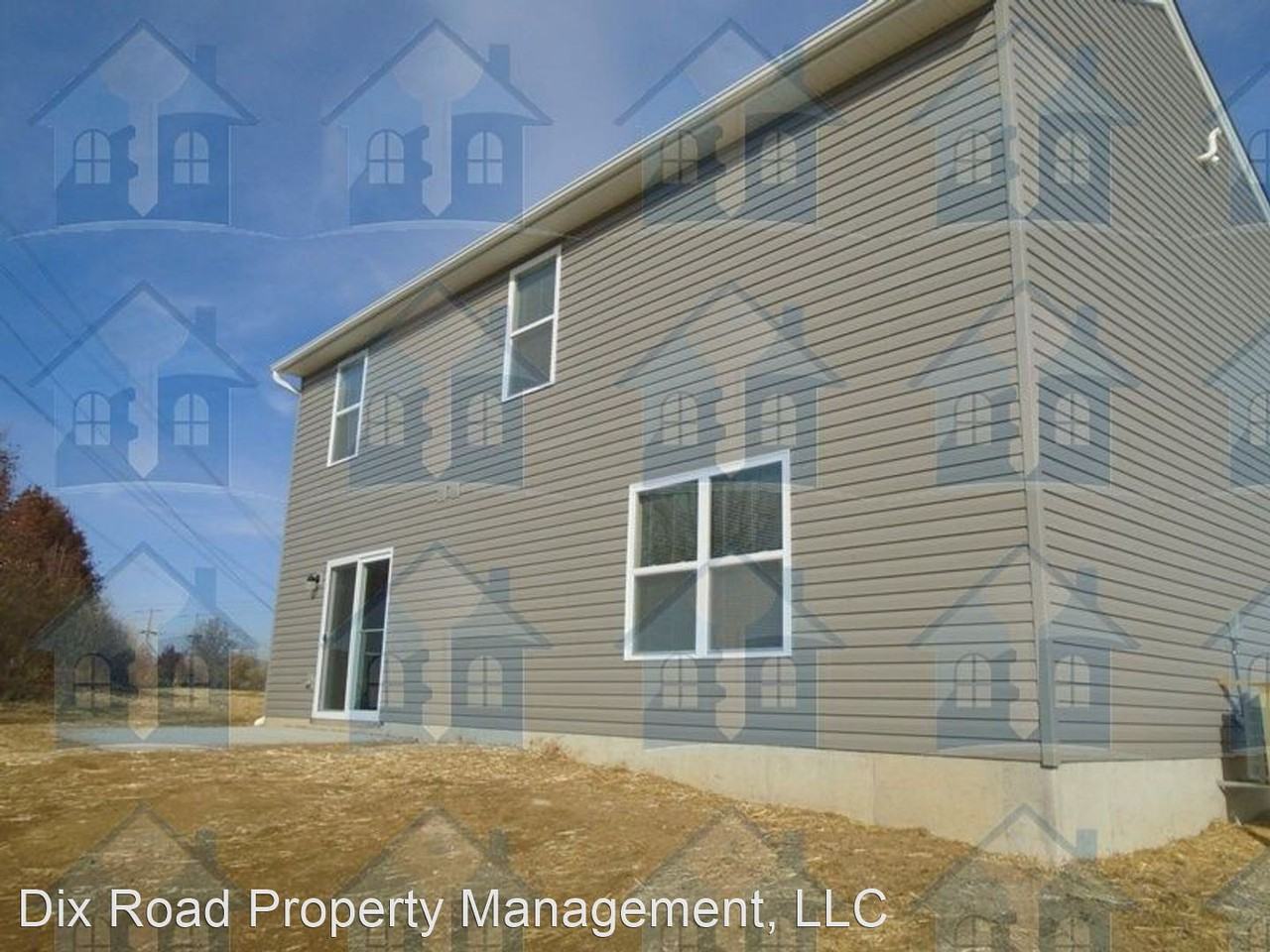 215 Wexford Dr - Photo 2 of 17