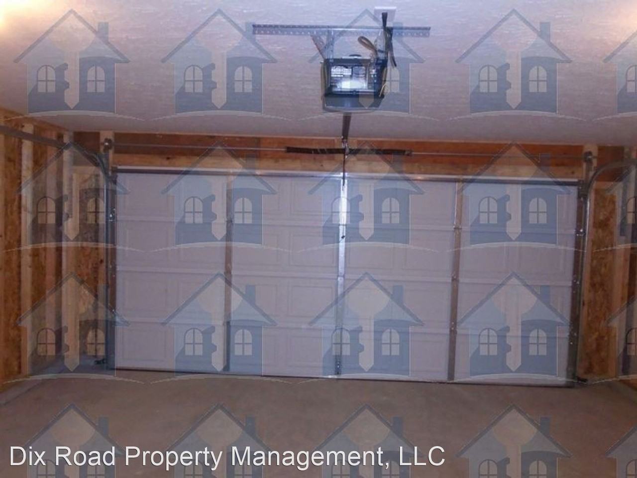 215 Wexford Dr - Photo 3 of 17