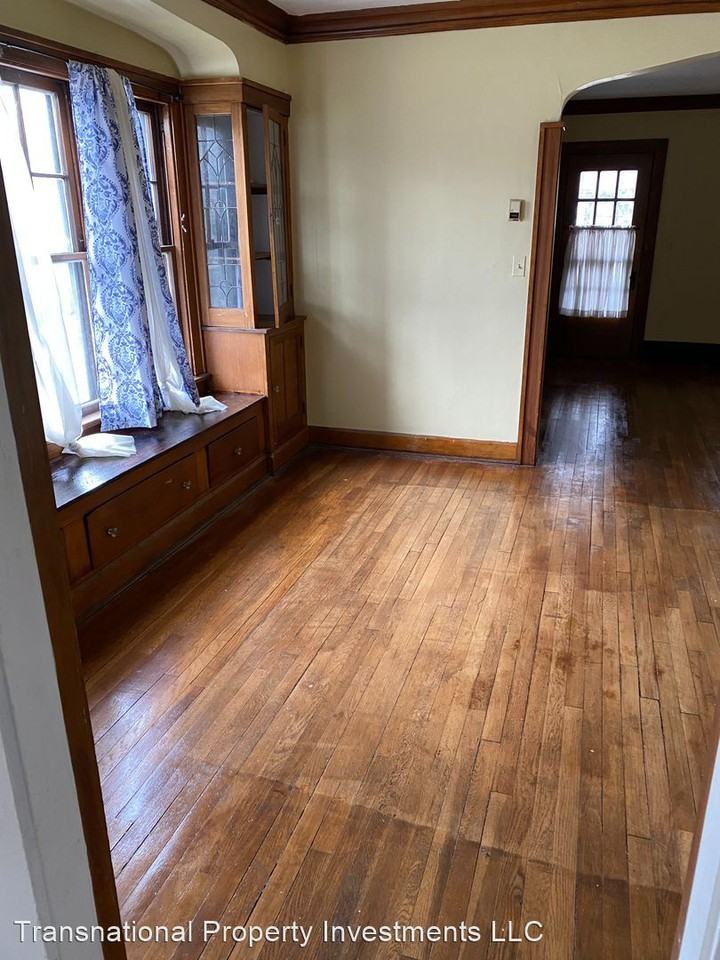 17200 Grovewood Ave - Photo 2 of 8