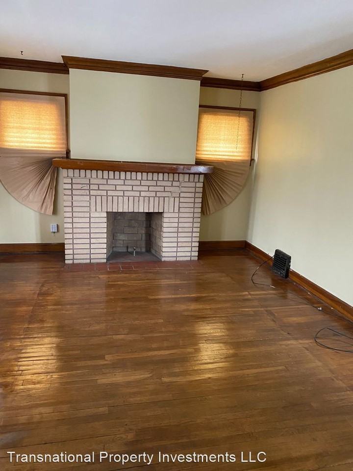 17200 Grovewood Ave - Photo 3 of 8