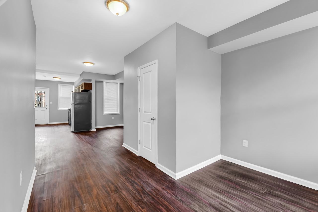 22 N Abington Ave - Photo 3 of 26