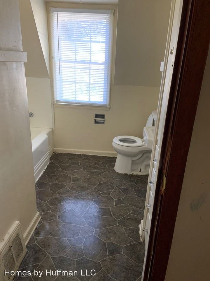 801 E Riverside Dr - Photo 3 of 13