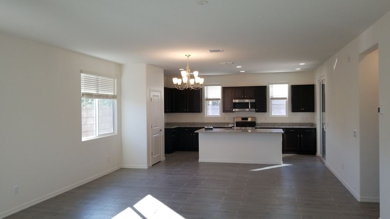 2213 W Carol Ann Way - Photo 3 of 21