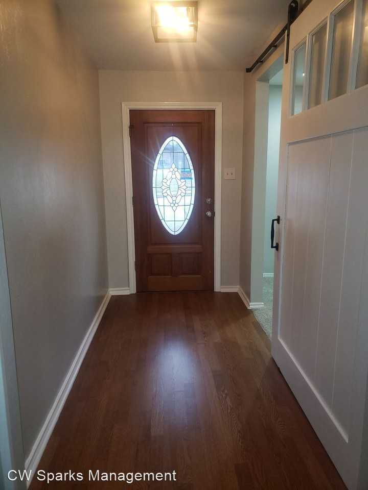 400 Canyon Ridge Dr - Photo 2 of 27