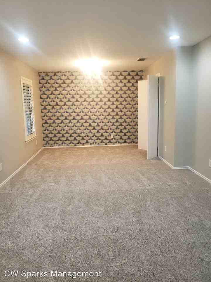 400 Canyon Ridge Dr - Photo 3 of 27