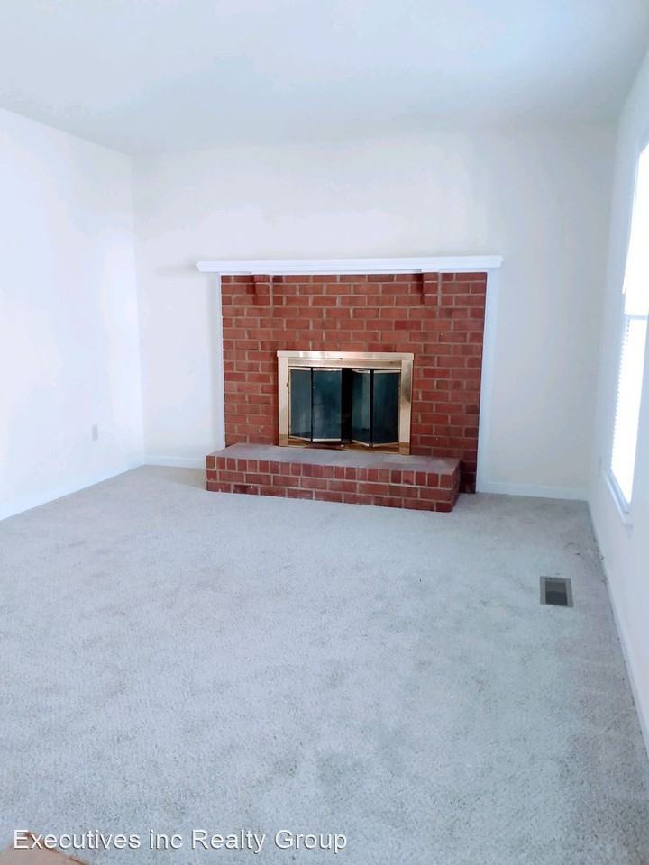 2107 S Twilight Ln - Photo 2 of 12