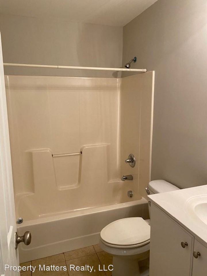 1304 Lineberger Ave - Photo 3 of 7