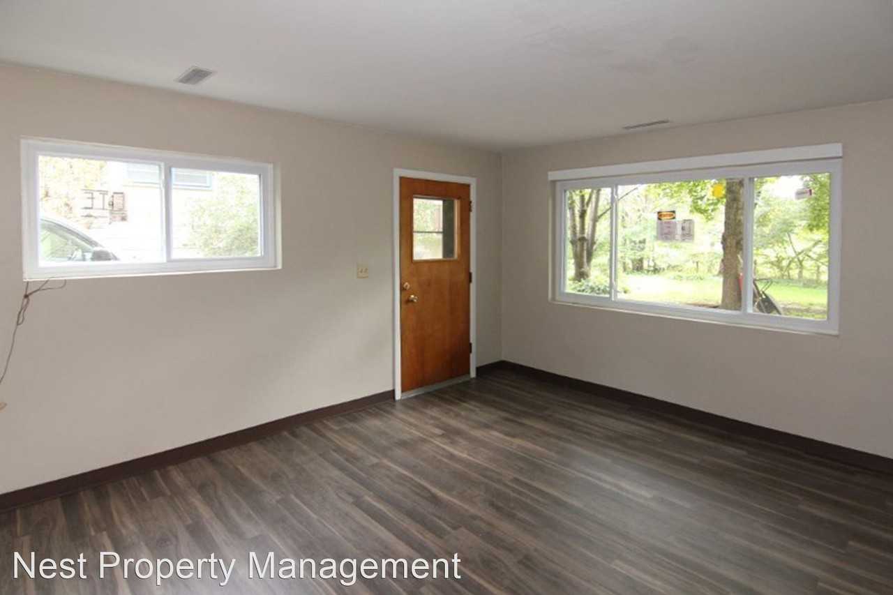 1131 1/2 Maple St - Photo 2 of 12