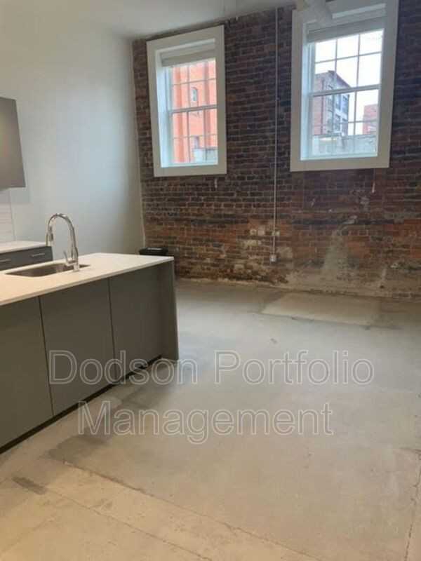 11 11 S 18th Street 101 - Photo 3 of 9