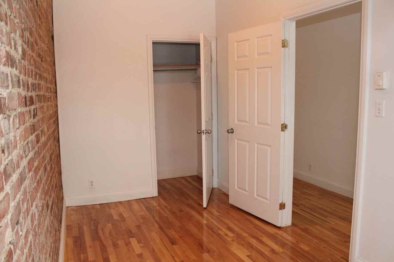 3427 Rue de Bullion - Photo 2 of 9