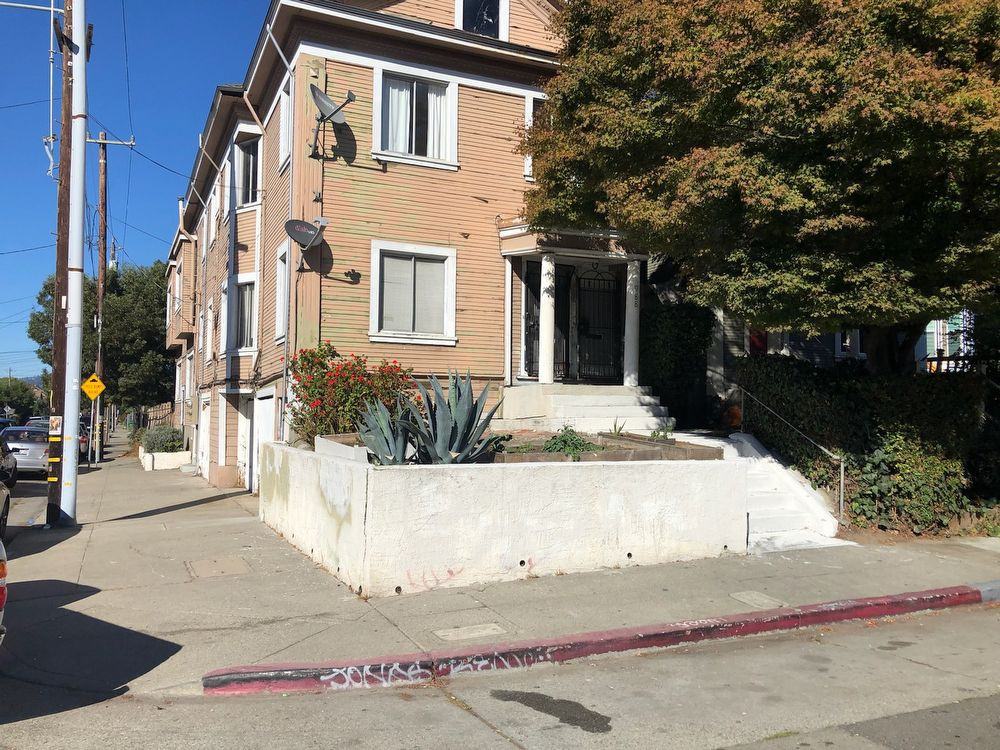 1806 Filbert St - Photo 2 of 10