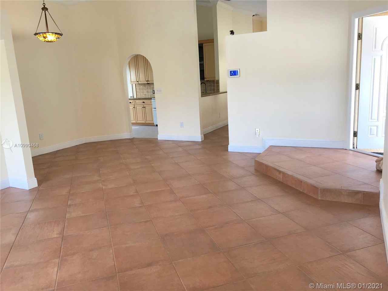 9803 Southwest 59th Street - Photo 3 of 21