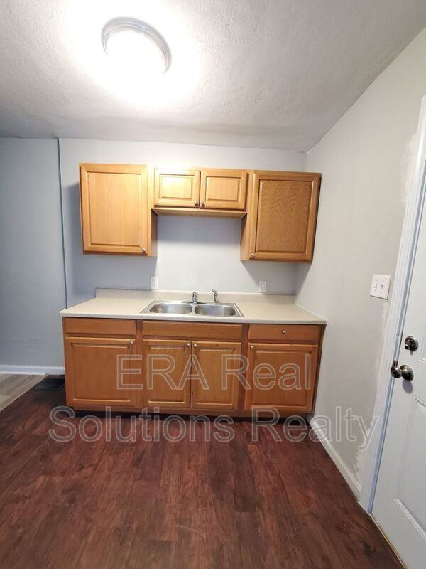 1683 E Whittier St - Photo 3 of 9