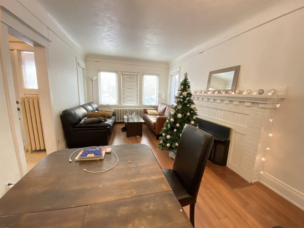 28 Paisley Ave N #1 - Photo 3 of 26